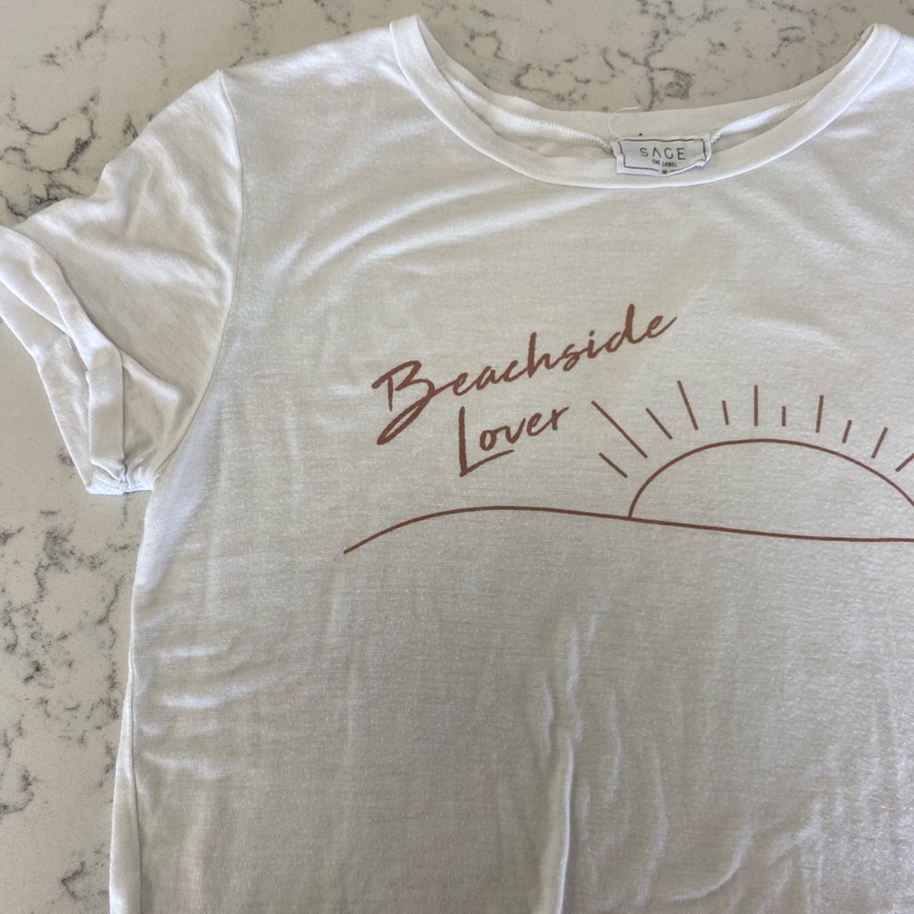 White beachside lovers cropped tee